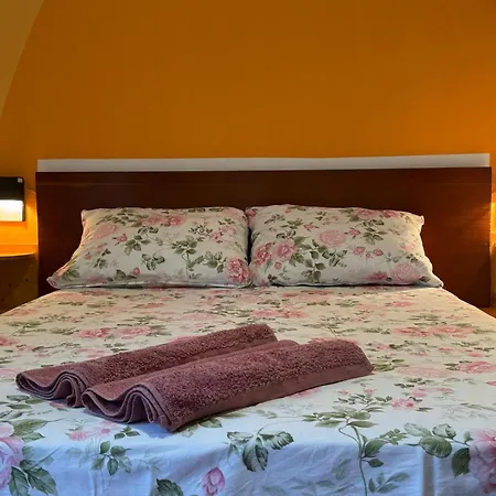 Jackie Apartman *